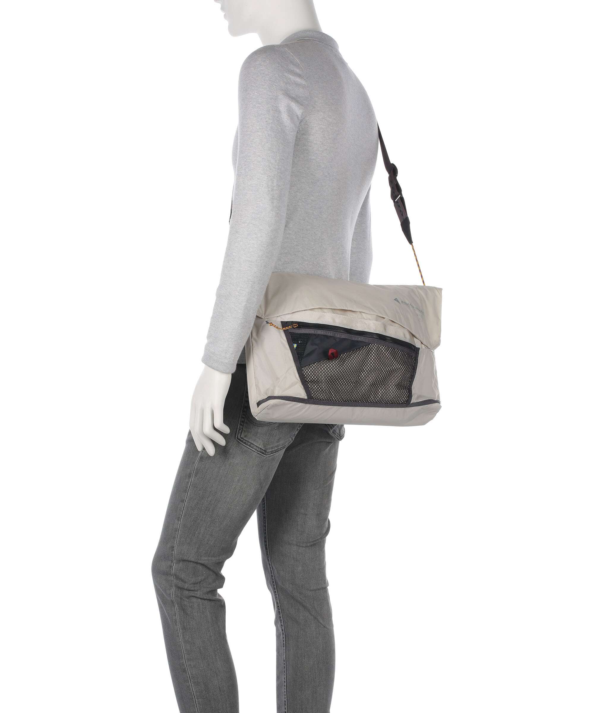 Klättermusen Gaut Messenger bag raven