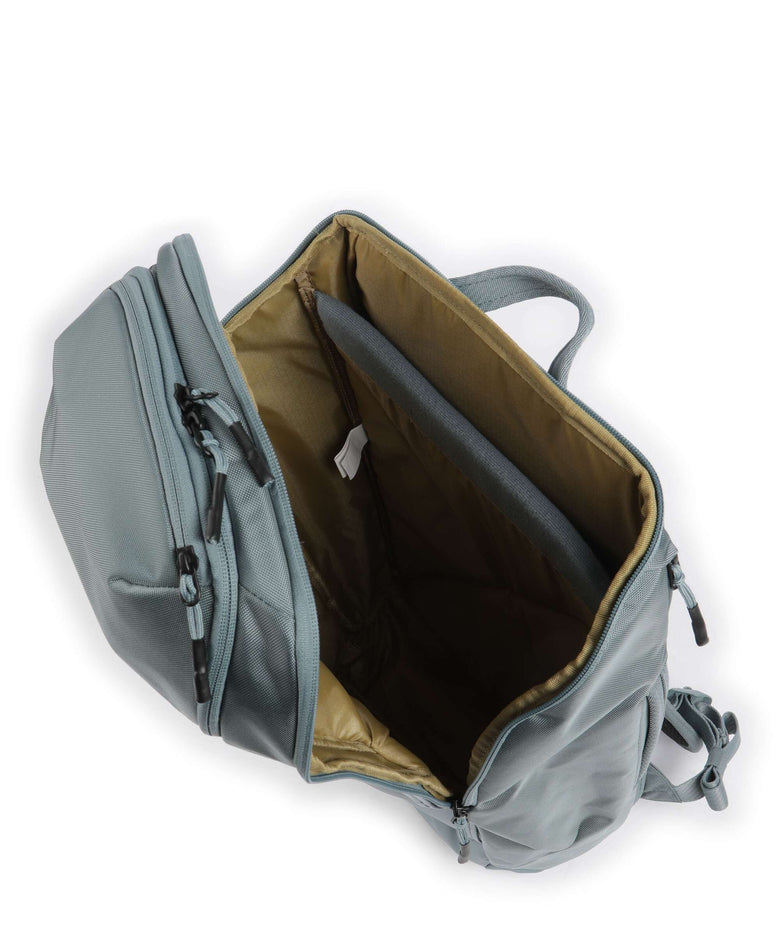 Thule Chasm 26 Backpack pond