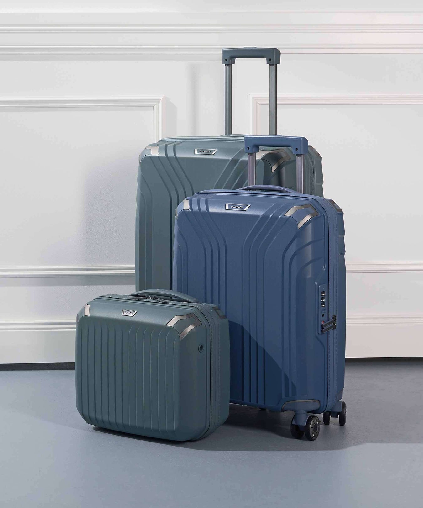 Travelite Elvaa M Spinner (4 wheels) blaugrau