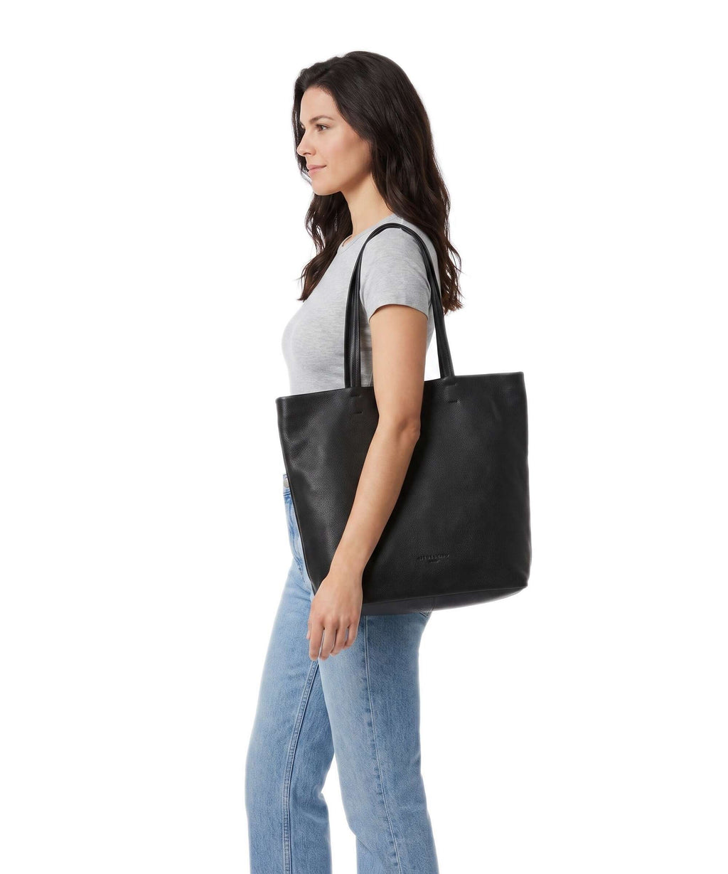 Liebeskind Hera II Sheep Natural L Tote bag black
