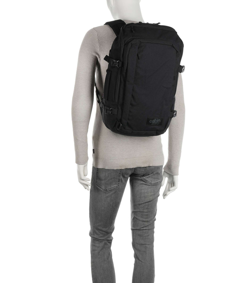 Cabin Zero ADV 32 Travel backpack dunkelgr