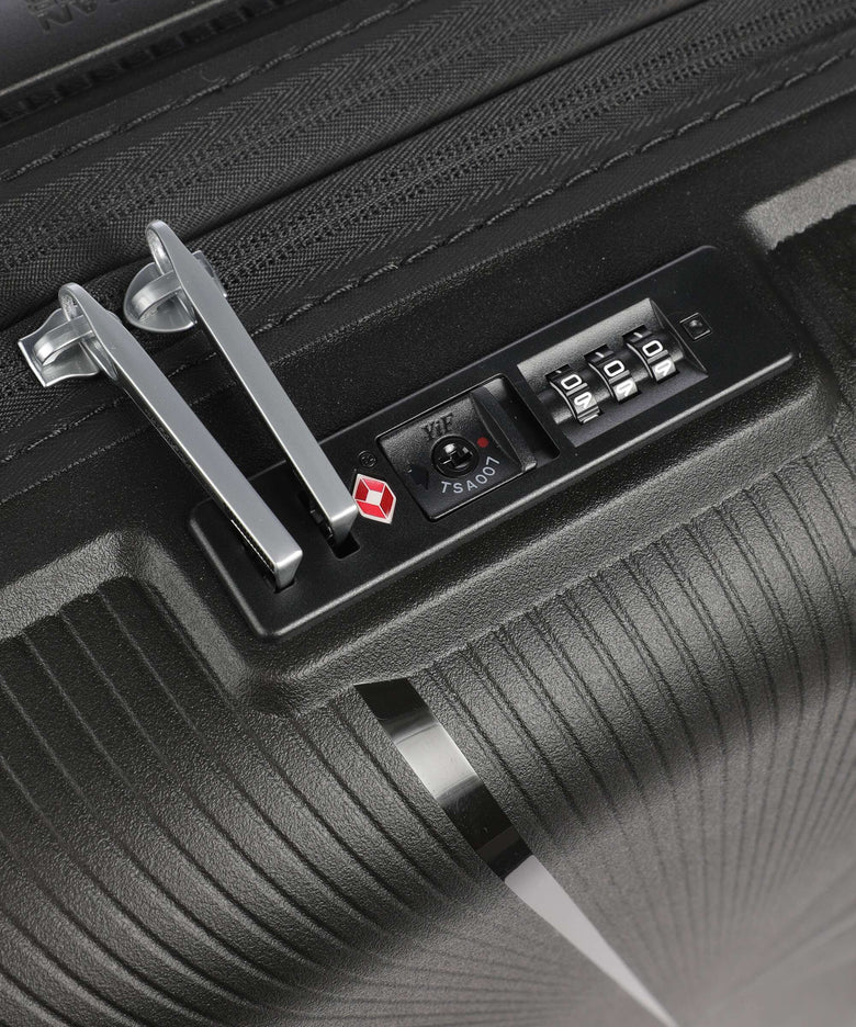 American Tourister Starvibe Spinner (4 wheels) black