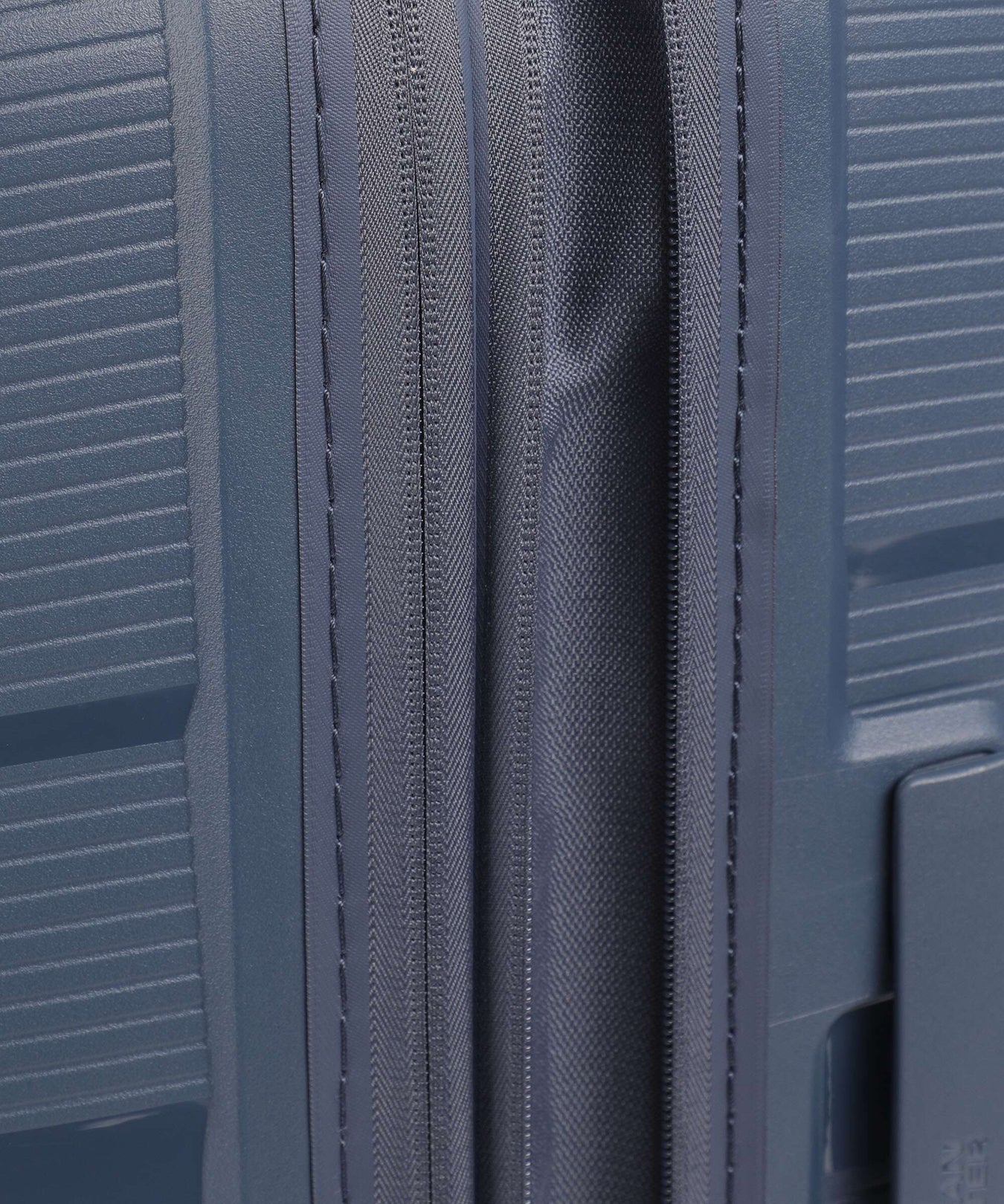 American Tourister Starvibe Spinner (4 wheels) navy