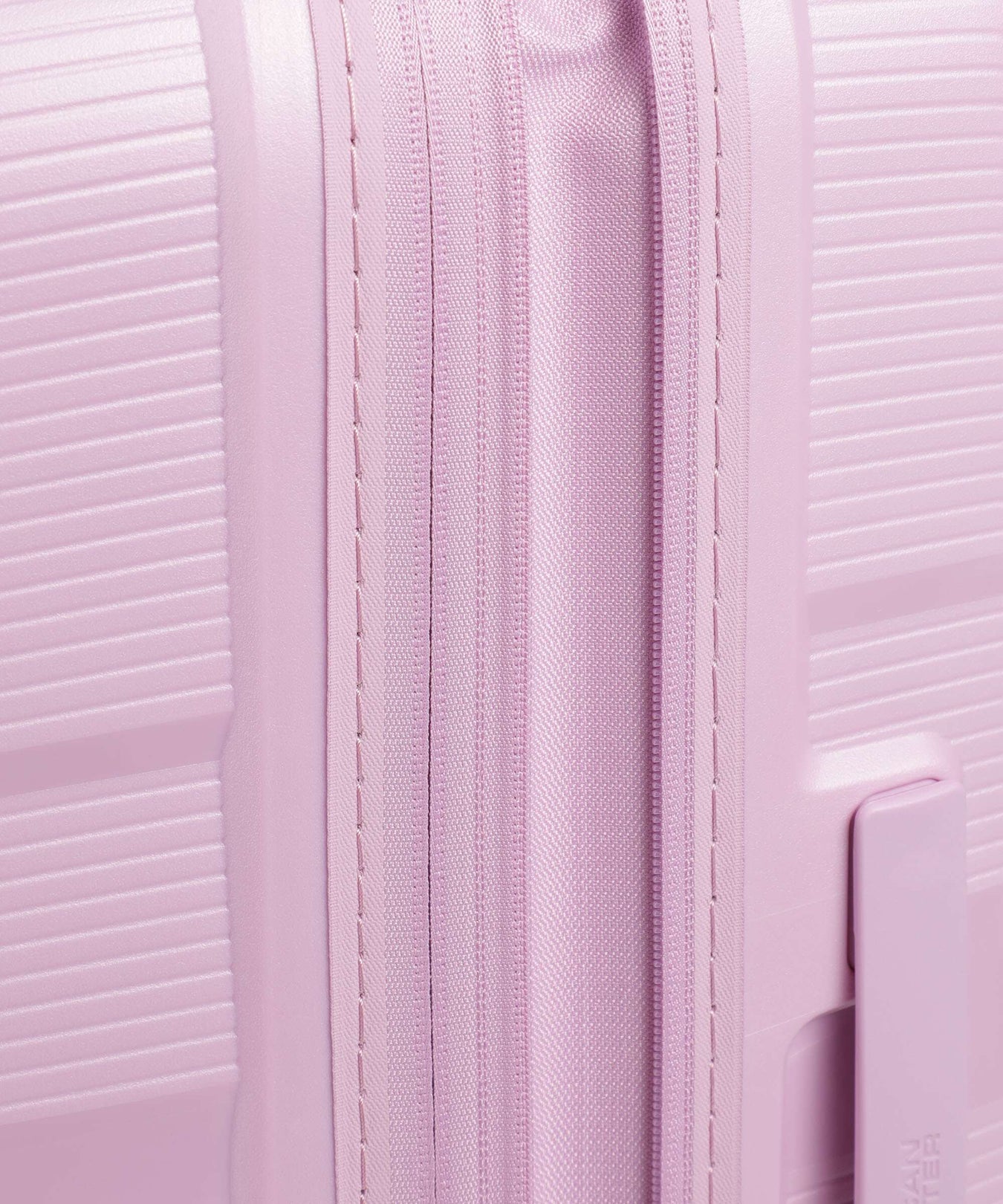 American Tourister Starvibe Spinner (4 wheels) metallic pastel lavender