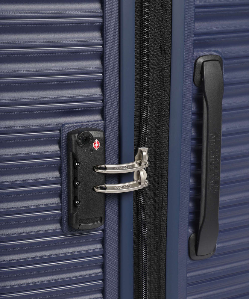 American Tourister Liftoff Suitcase set (4 wheels) midnight blue