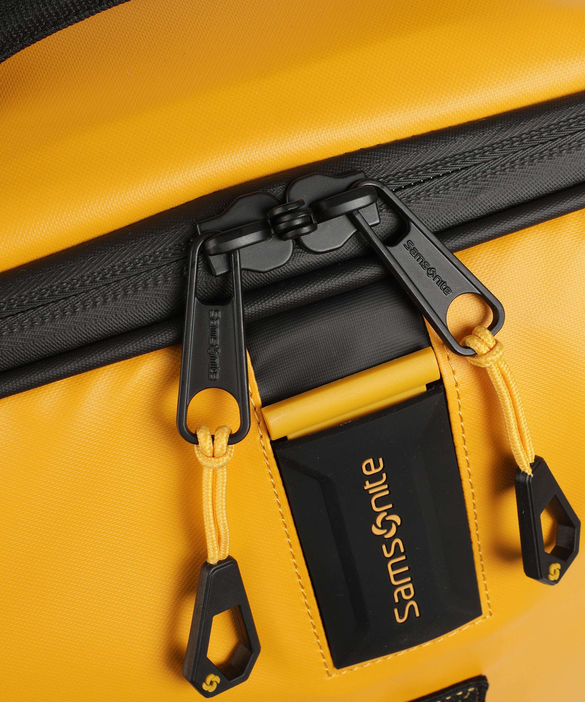 Samsonite Paradiver Light Spinner (4 wheels) yellow