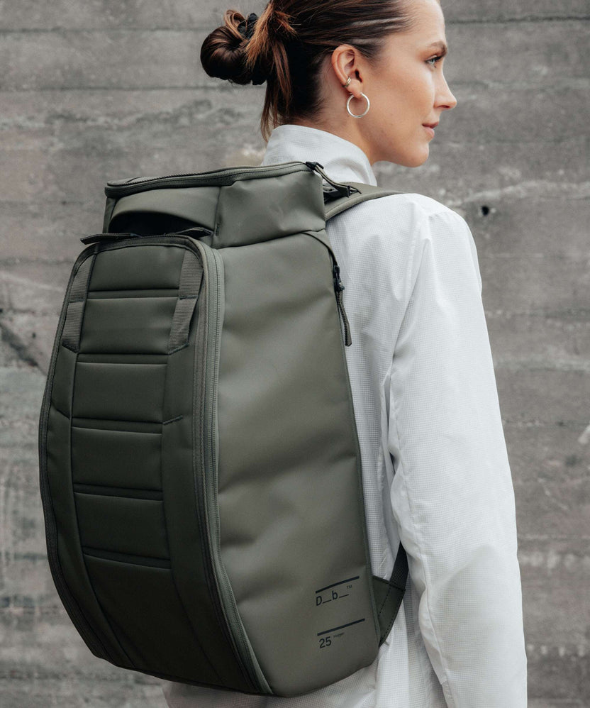 Db Hugger 25L Backpack forest green