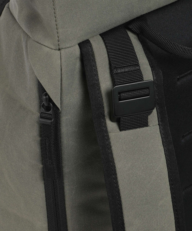 Db Hugger 25L Backpack forest green