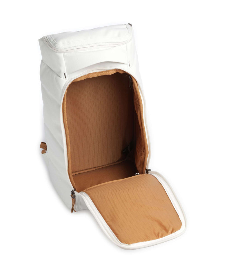 Db Hugger 20 Backpack oatmilk