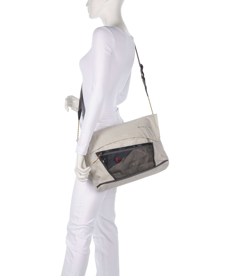 Klättermusen Grid Messenger bag raven