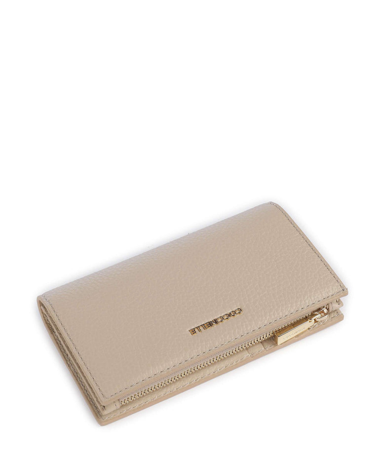 Coccinelle Metallic Soft Wallet sandshell