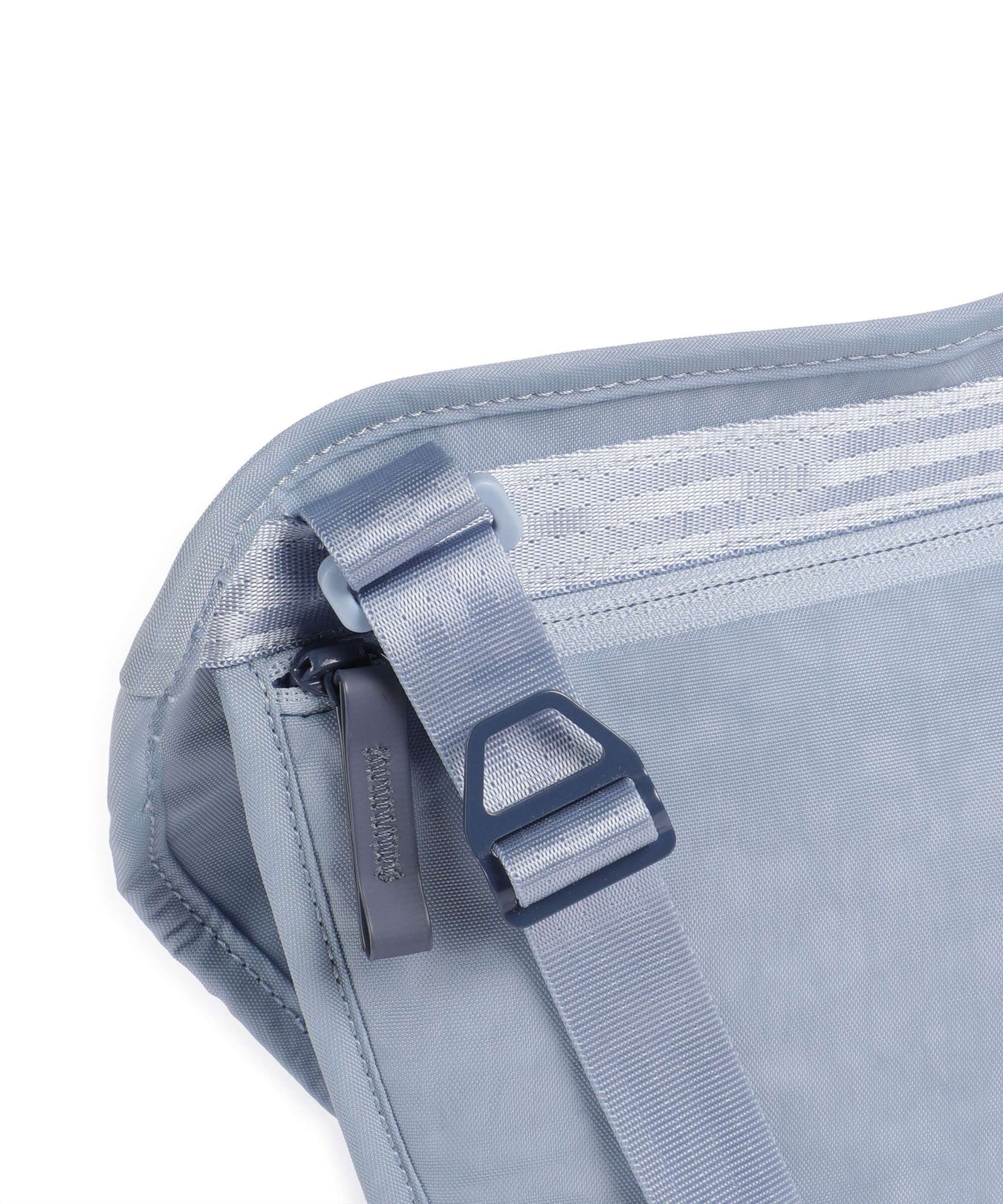 Chrome District Collection Sodo 3L Fanny pack ice shadow