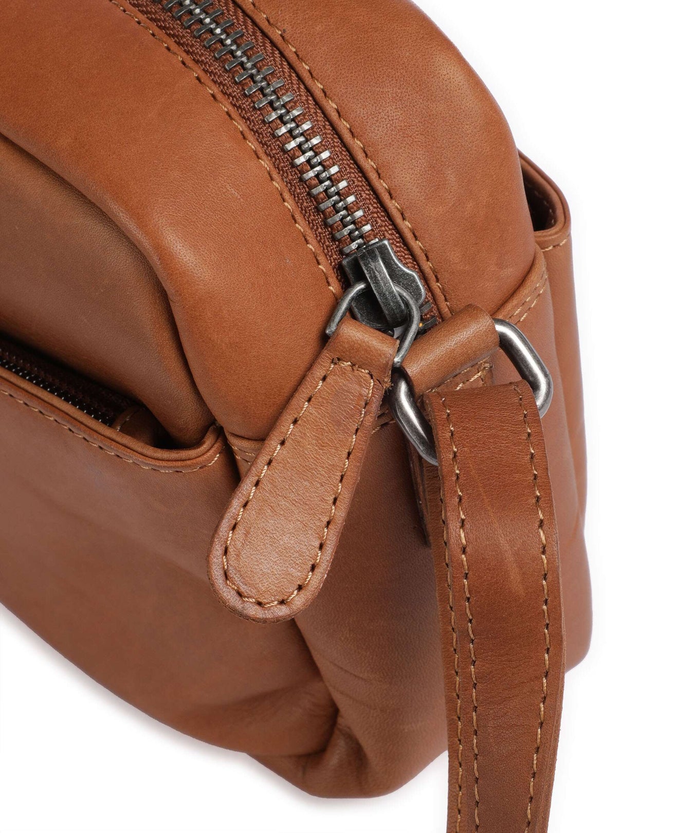 The Chesterfield Brand Cow Wax Pull Up Arona Crossbody bag cognac