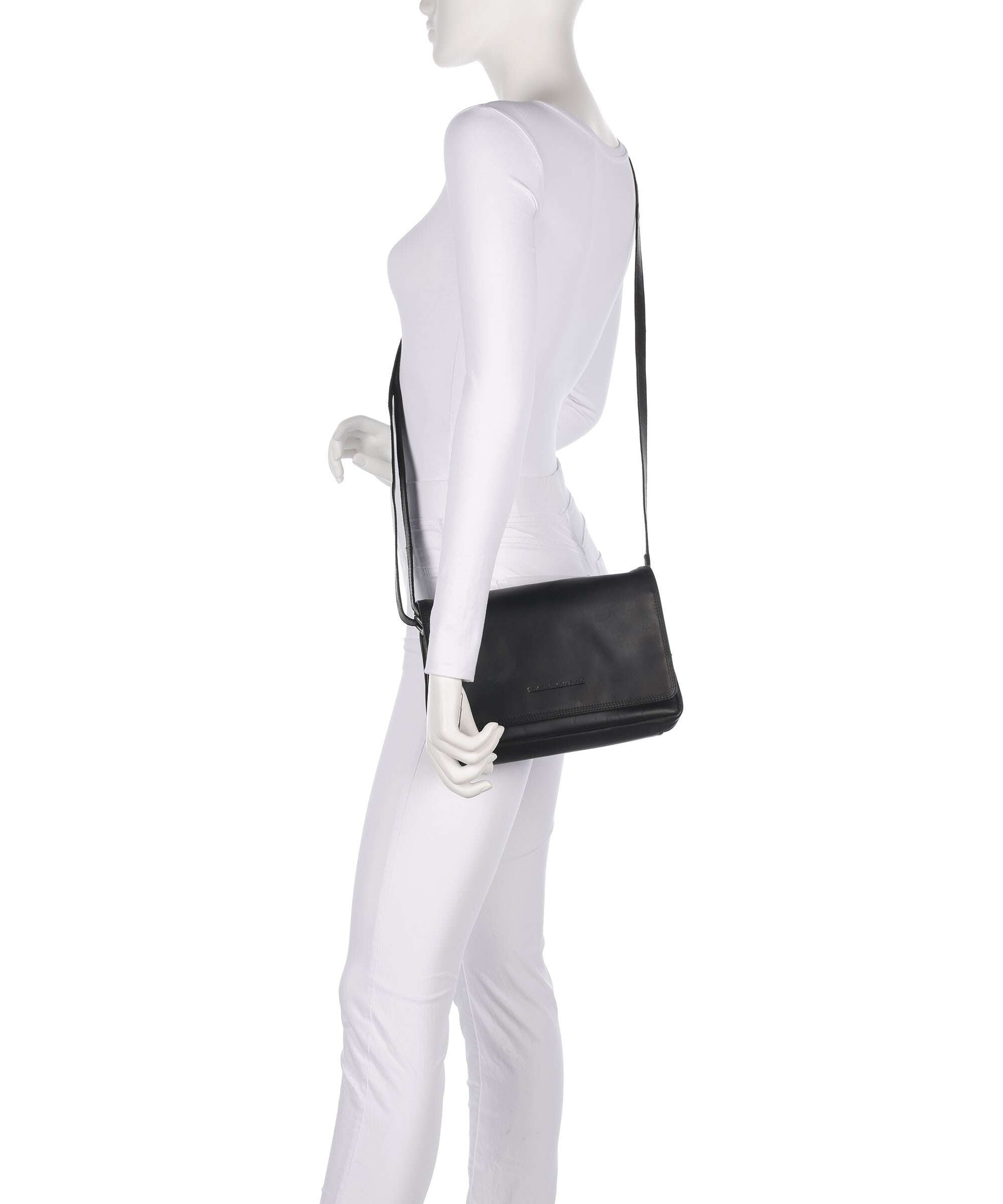 The Chesterfield Brand Wax Pull Up Cow Laverton Crossbody bag black