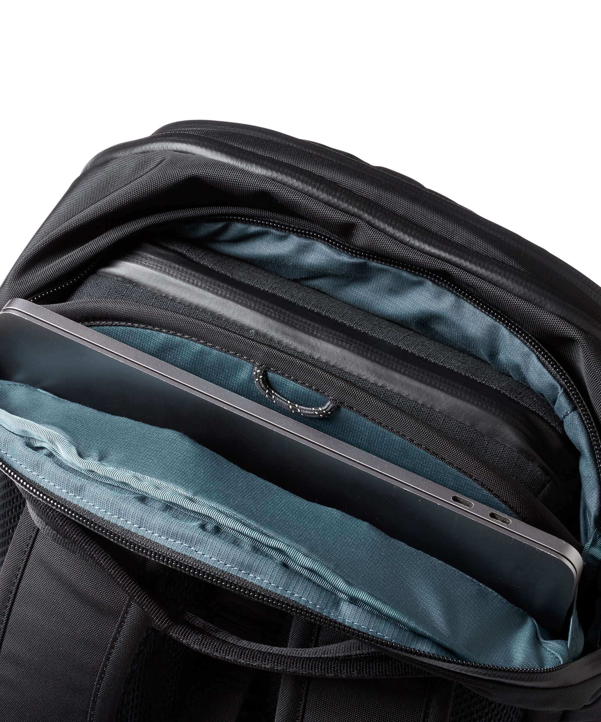 Bellroy Transit 22 Pro Backpack black